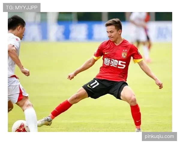 广州足球俱乐部近三轮连败失8球,后防漏洞成为当前阶段主要问题